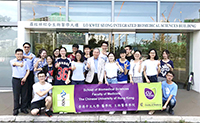 Incoming participating students pose for a group photo outside the building of the School of Biomedical Sciences (Photo Credit: Zhang Chenglong, Shandong University)